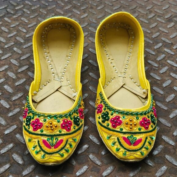 Handmade Khusa Yellow Slip On Leather Sole Embroidery Shoes Size 8 read desc - Picture 4 of 11